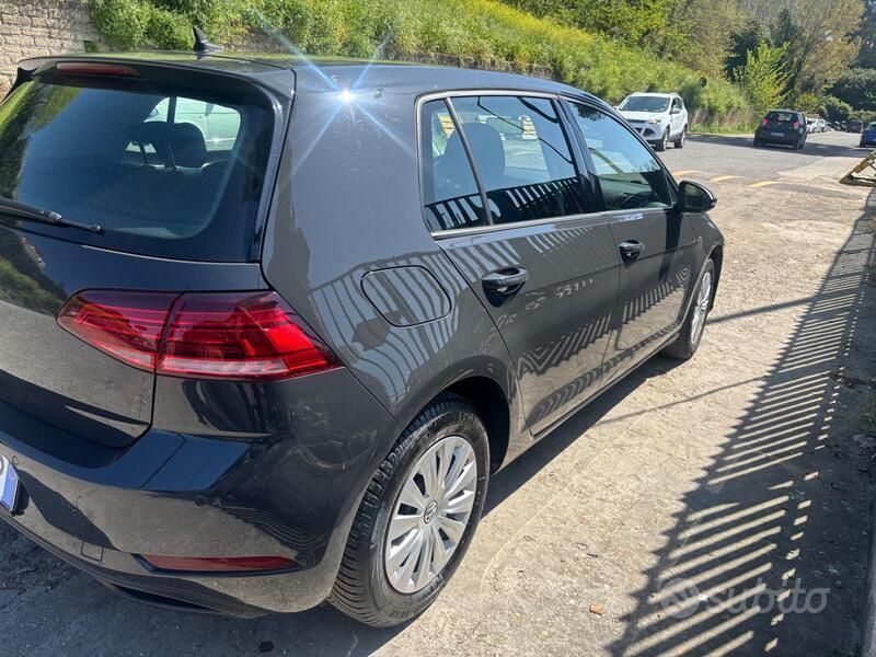 Usata VW Golf VII 110 CV (80 kW) 2018 Grigio Utilitaria