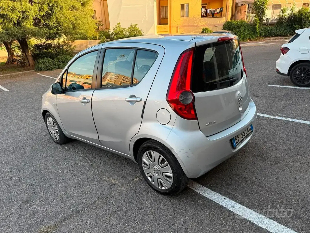 Usata Opel Agila 90 CV (66 kW) 2007 Grigio Berlina