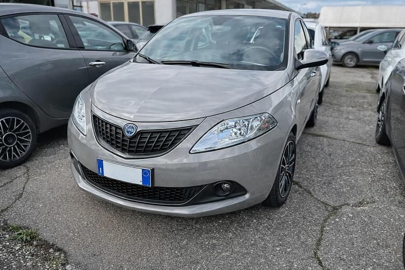Usata Lancia Ypsilon Silver 69 CV (50 kW) 2023 Grigio Utilitaria
