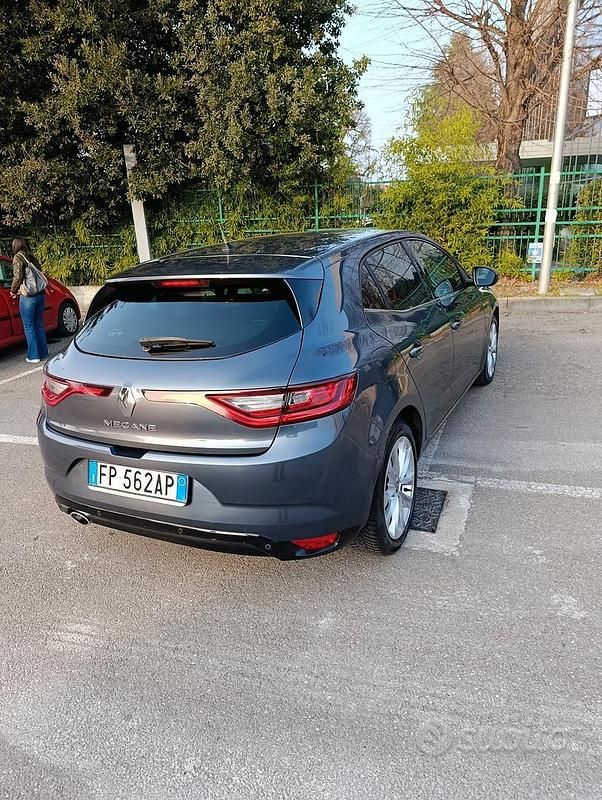 Usata Renault Mégane IV 110 CV (80 kW) 2018 Grigio Berlina