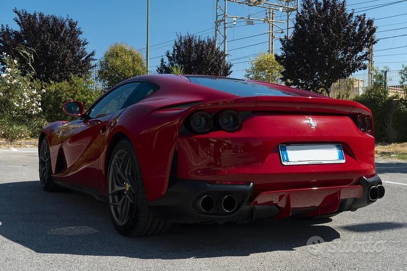 Usata Ferrari 812 800 CV (588 kW) 2020 Rosso Coupé