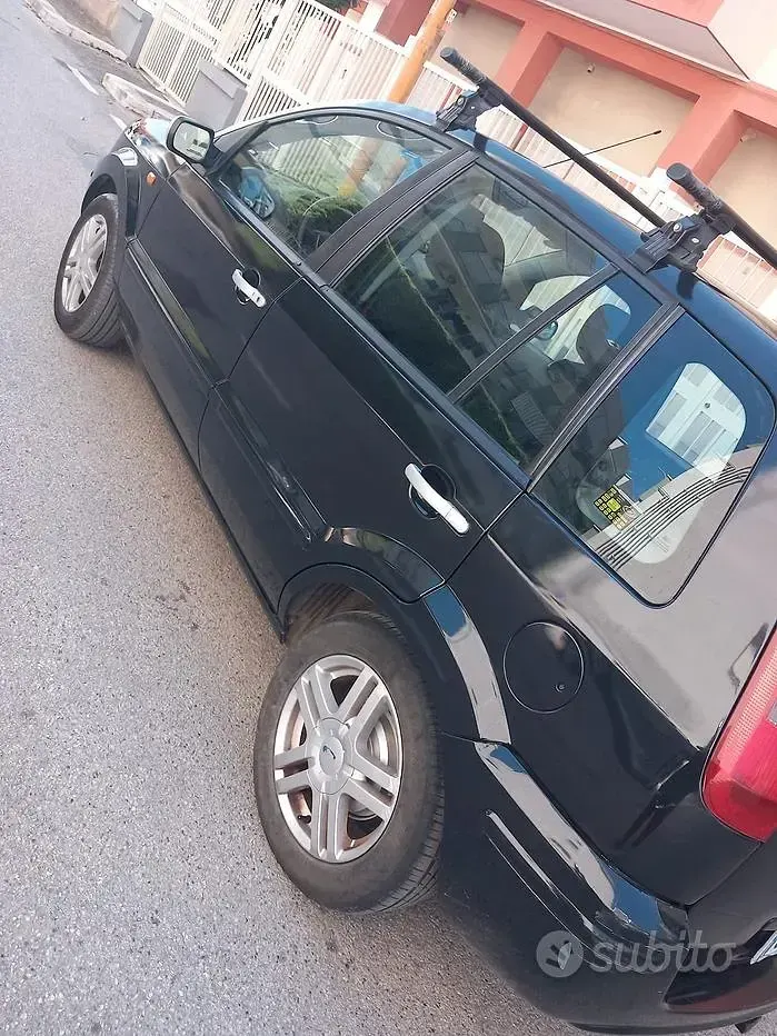 Usata Ford Fusion 68 CV (50 kW) 2003 Nero Utilitaria