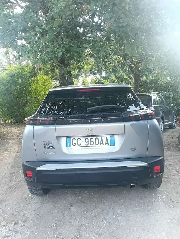 Usata Peugeot 2008 Allure 131 CV (96 kW) 2020 Grigio SUV