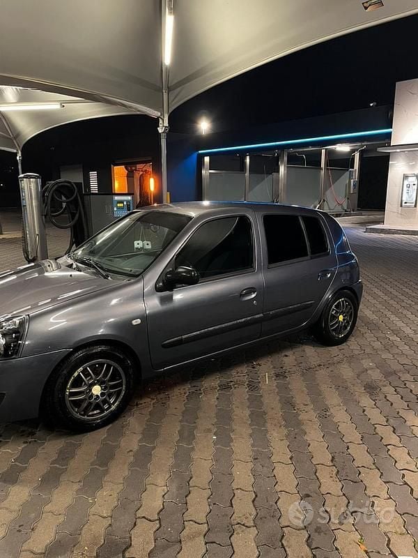 Usata Renault Clio II 75 CV (55 kW) 2007 Berlina