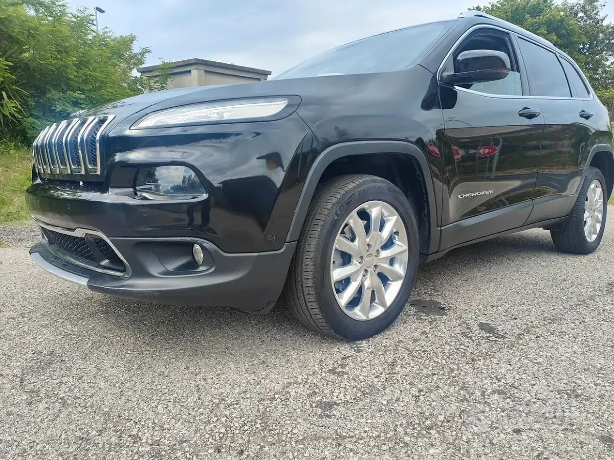 Usata Jeep Cherokee Longitude 140 CV (102 kW) 2015 Nero SUV