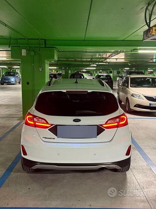 Usata Ford Fiesta Active 86 CV (63 kW) 2018 Bianco Utilitaria
