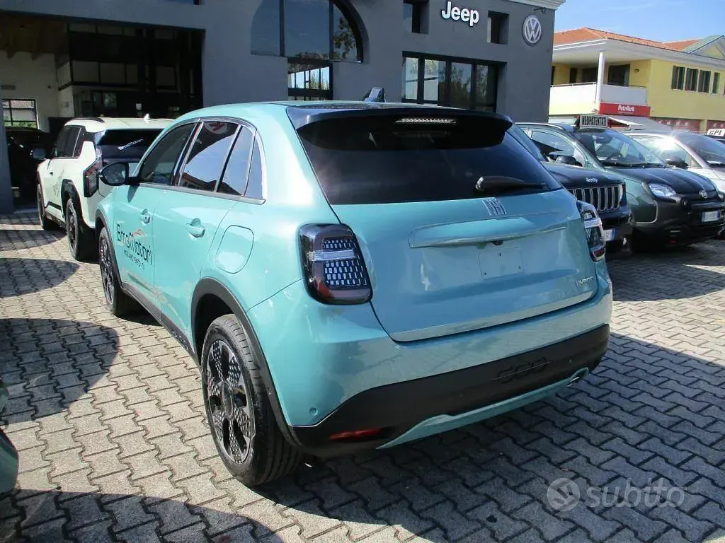 Nuova Fiat 600 La Prima 101 CV (74 kW) 2026 Blu/azzurro SUV