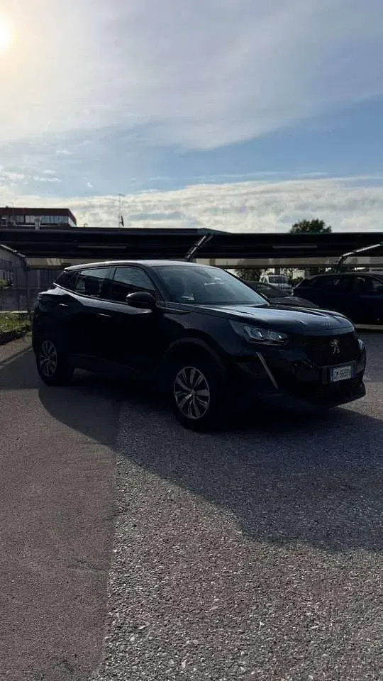 Usata Peugeot 2008 Active 102 CV (75 kW) 2023 Nero SUV