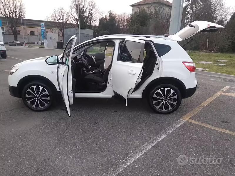 Usata Nissan Qashqai N-TEC 131 CV (96 kW) 2012 Bianco SUV