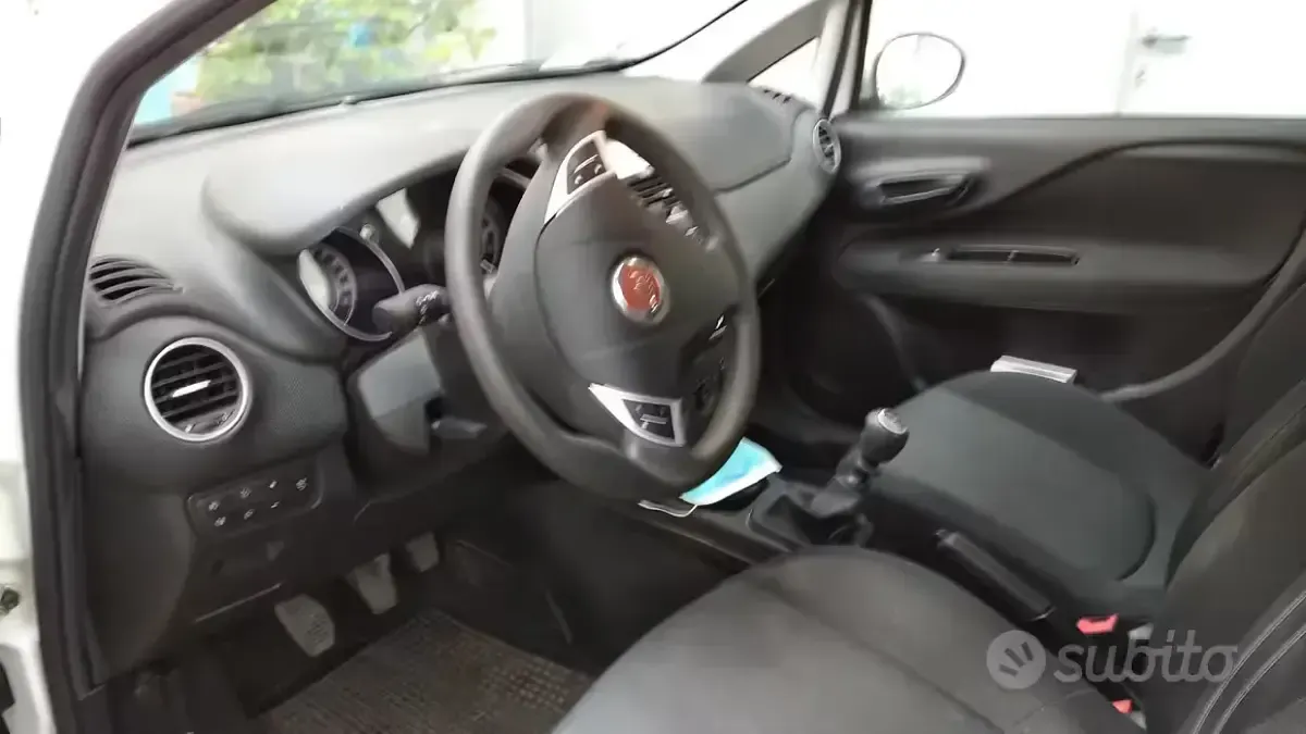 Usata Fiat Grande Punto Street 77 CV (56 kW) 2014 Bianco Utilitaria