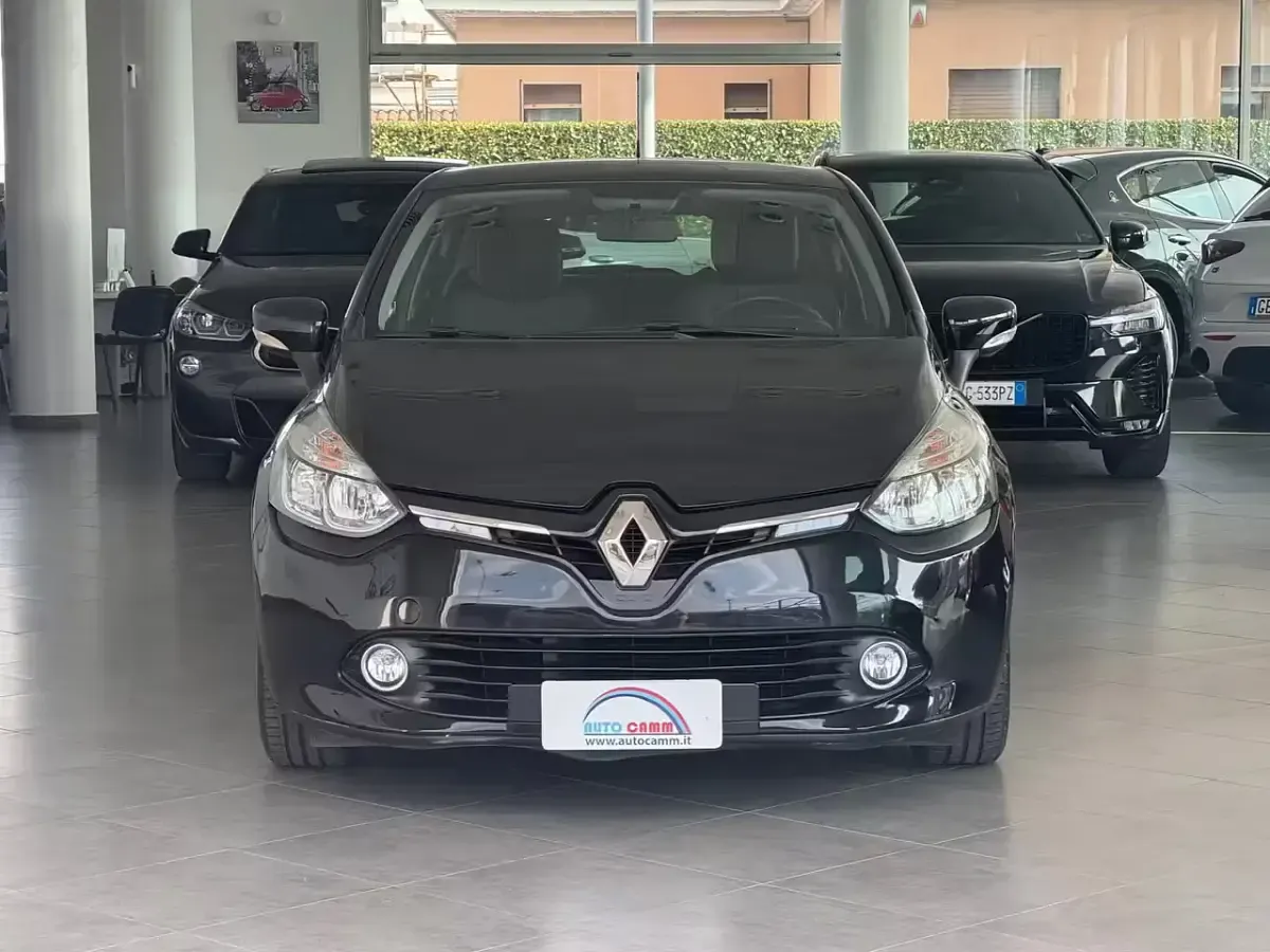 Usado Renault Clio IV Expression 73 CV (53 kW) 2014 Púrpura Berlina