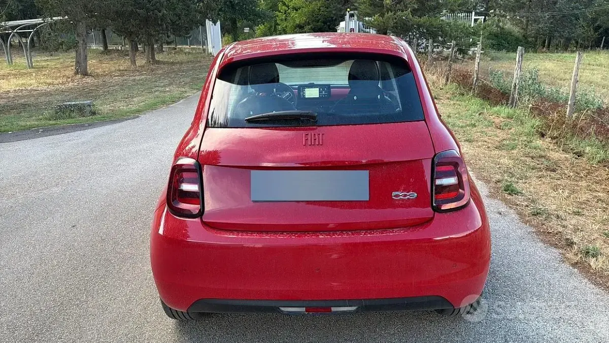 Usata Fiat 500e 86 kW (118 CV) 2022 Rosso Berlina