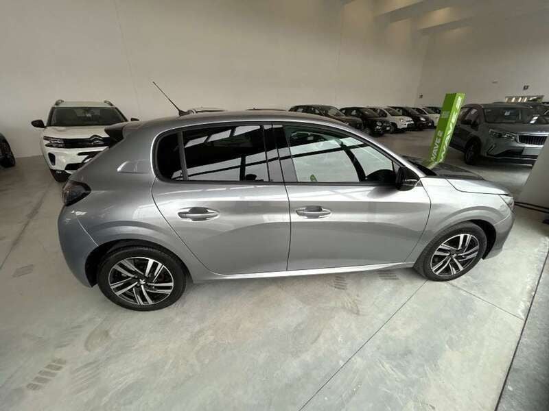 Grigio Usata 2022 Peugeot 208 Allure Due volumi | 13.690 € (Buon prezzo) - Immagine 1/4
