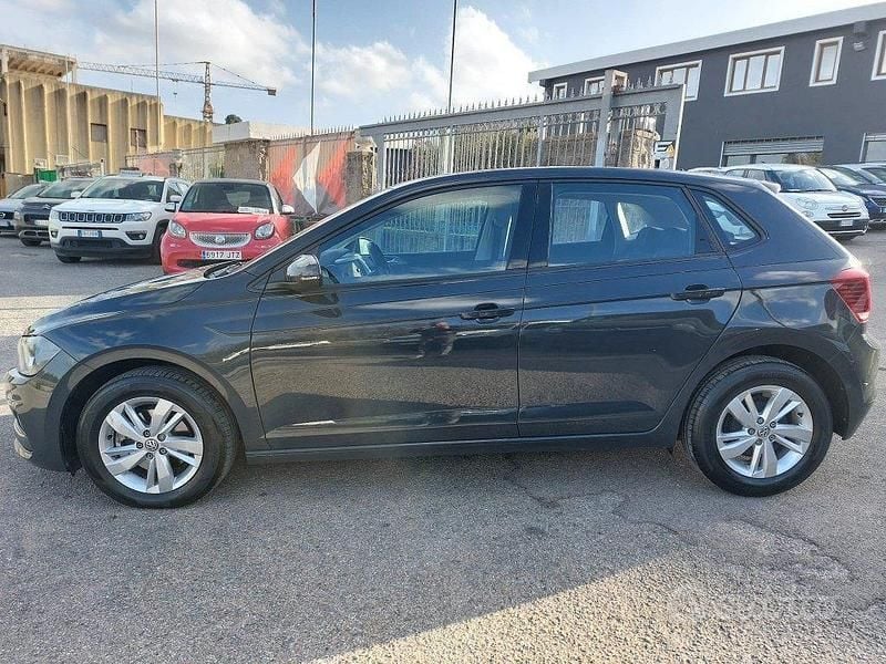 Begagnad VW Polo Highline 95 HK (69 kW) 2020 Grå Halvkombi
