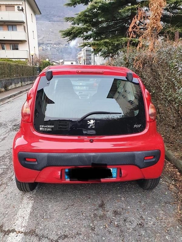 Usata Peugeot 107 68 CV (50 kW) 2012 Rosso Utilitaria
