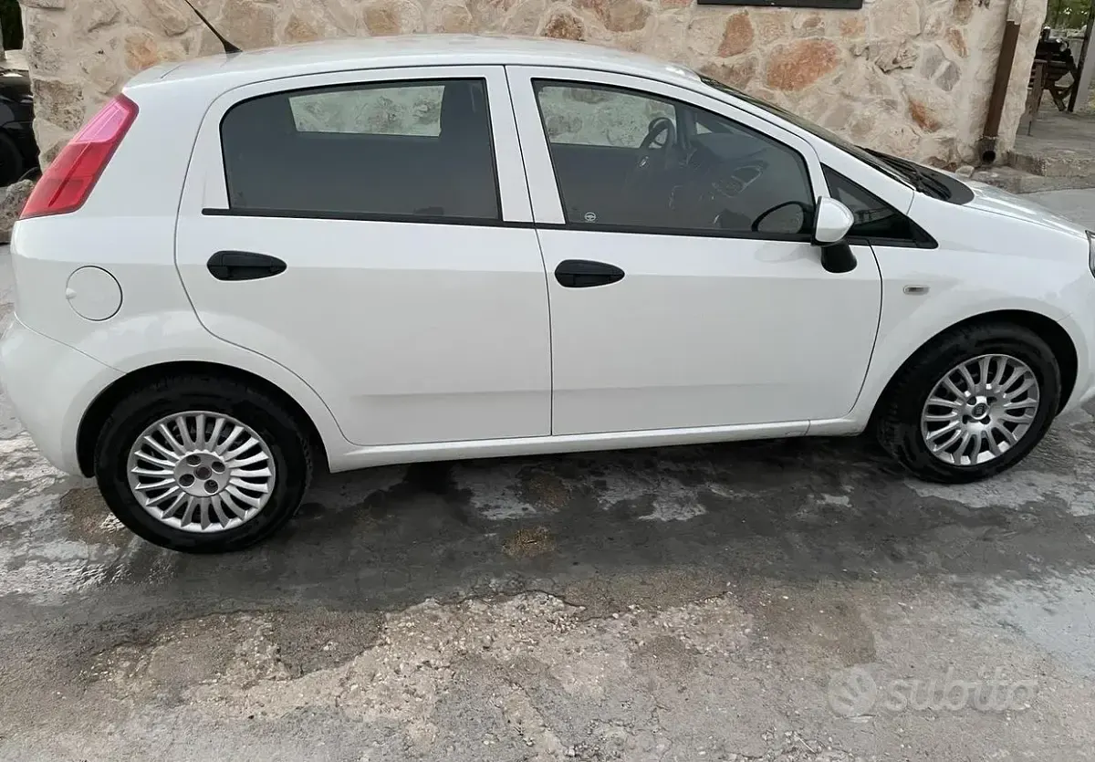 Usata Fiat Grande Punto 95 CV (69 kW) 2016 Bianco Utilitaria