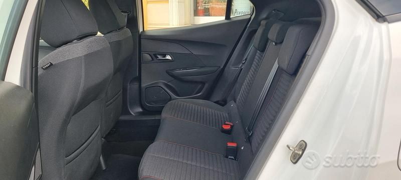 Usata Peugeot 2008 Allure 110 CV (80 kW) 2021 Bianco SUV