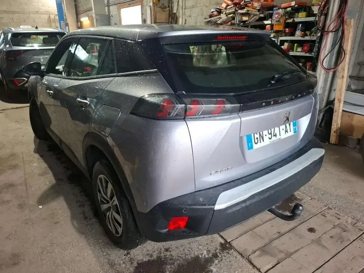 Usata Peugeot 2008 Active 101 CV (74 kW) 2023 Argento SUV
