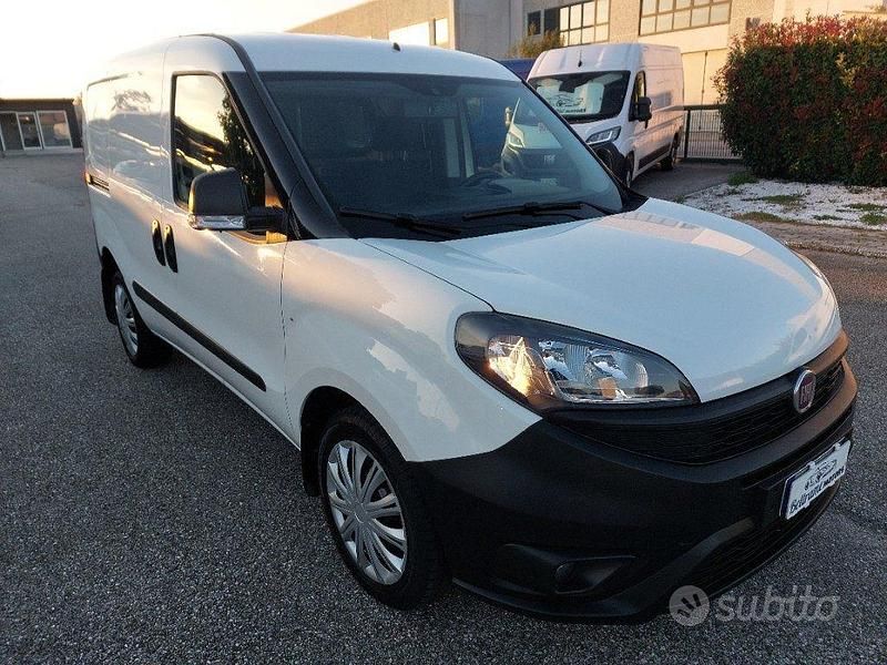 Usata Fiat Doblò Easy 120 CV (88 kW) 2021 Bianco Monovolume