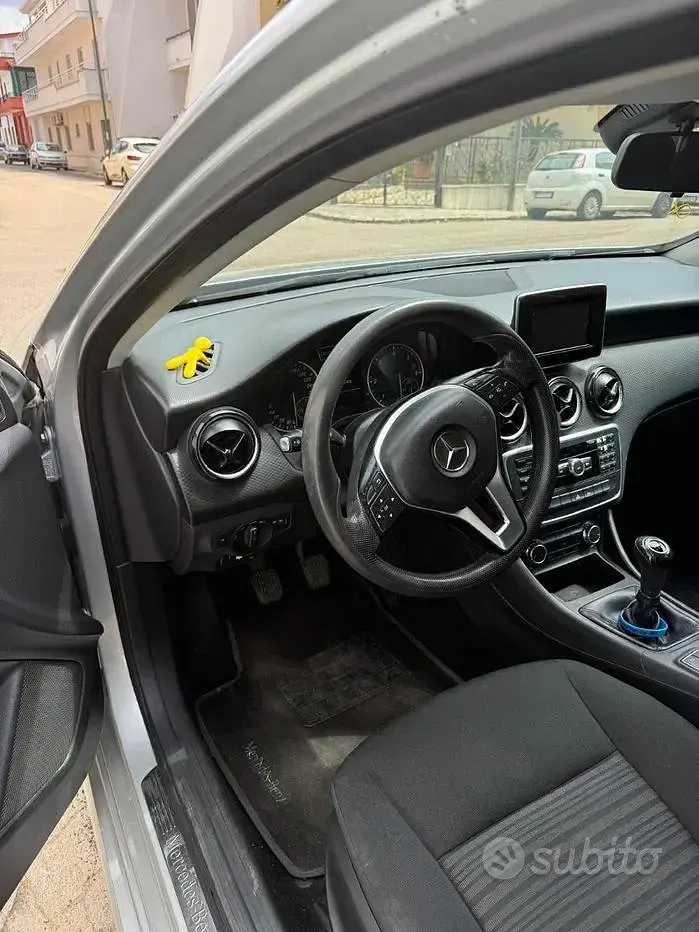Usata Mercedes A180 109 CV (80 kW) 2014 Grigio Utilitaria