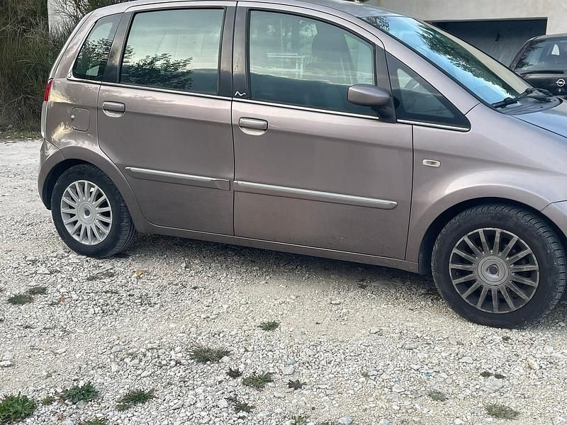 Usata Lancia Musa 95 CV (69 kW) 2007 Grigio Monovolume