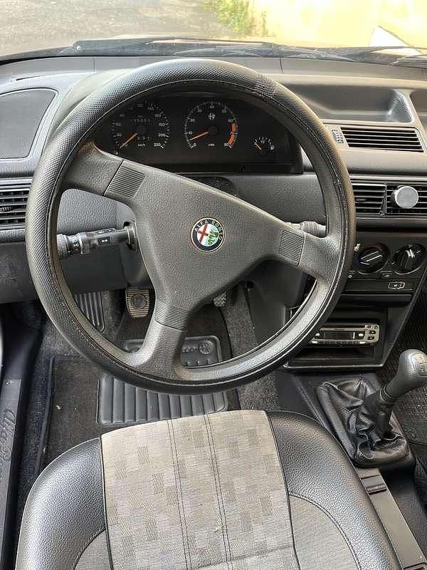 Usata Alfa Romeo 155 116 CV (85 kW) 1994 Rosso Berlina