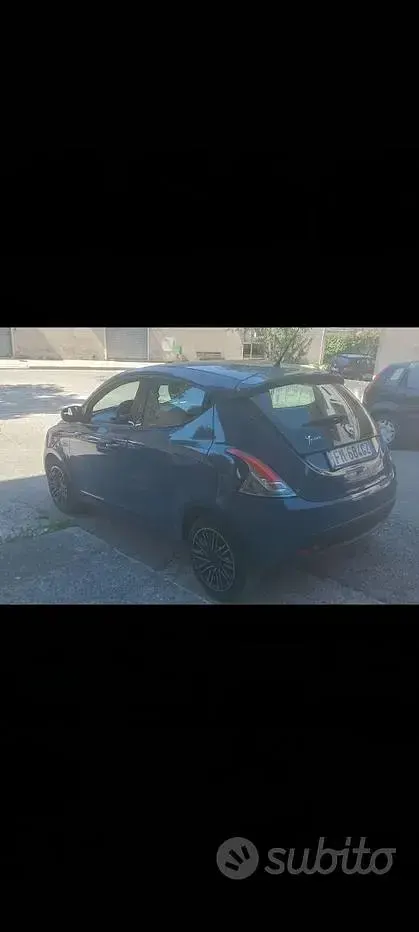 Usata Lancia Ypsilon 95 CV (69 kW) 2018 Bluazzurro Utilitaria