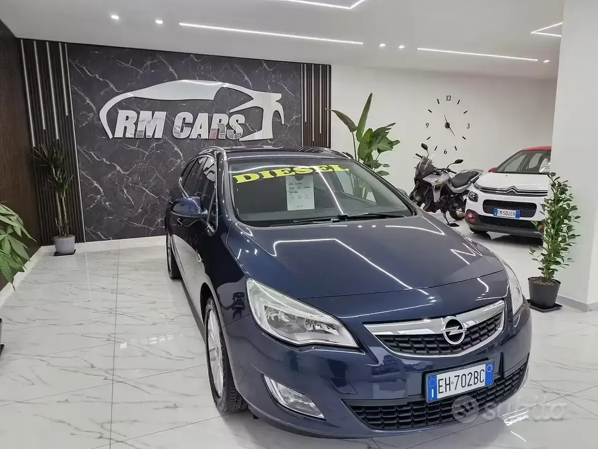 Usata Opel Astra 110 CV (80 kW) 2011 Blu Station wagon