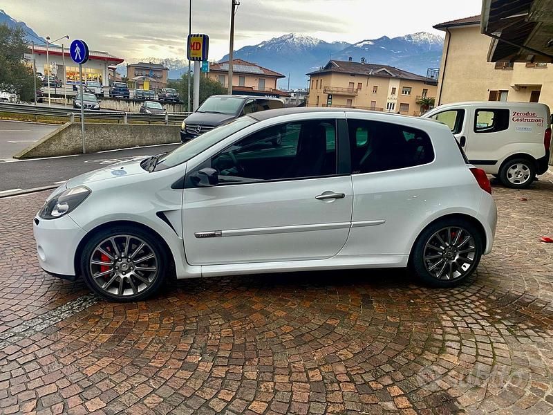 Käytetty Renault Clio II R.S. 200 HP (147 kW) 2009 Valkoinen Sedan