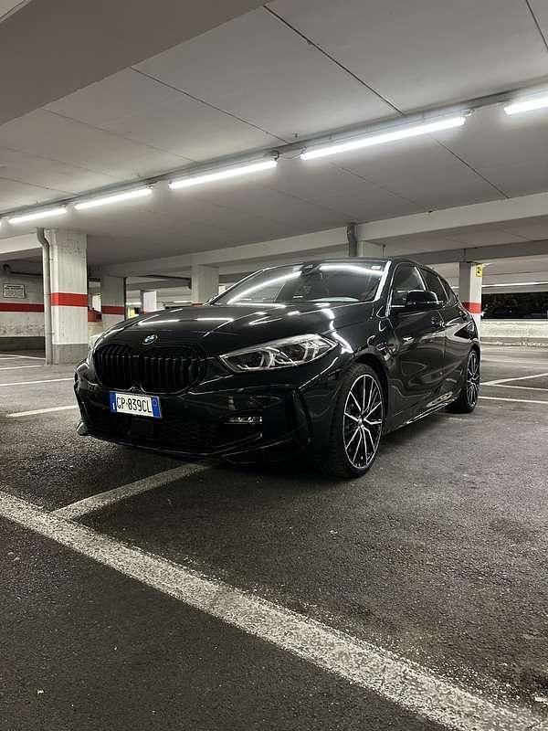 Usata 2023 BMW 116 M Sport Utilitaria | 24.900 € (Buon prezzo) - Immagine 1/4