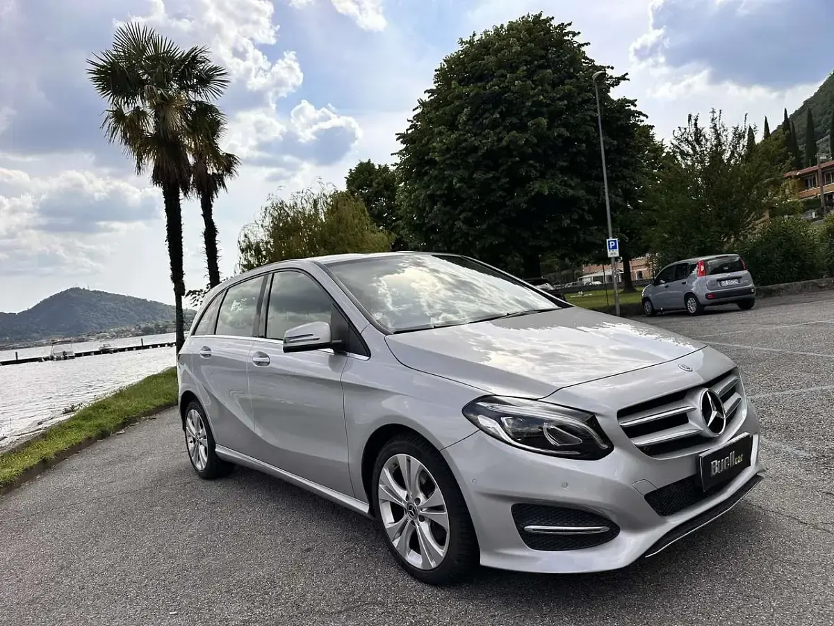 Begagnad Mercedes B200 136 HK (100 kW) 2018 Silver Minibuss