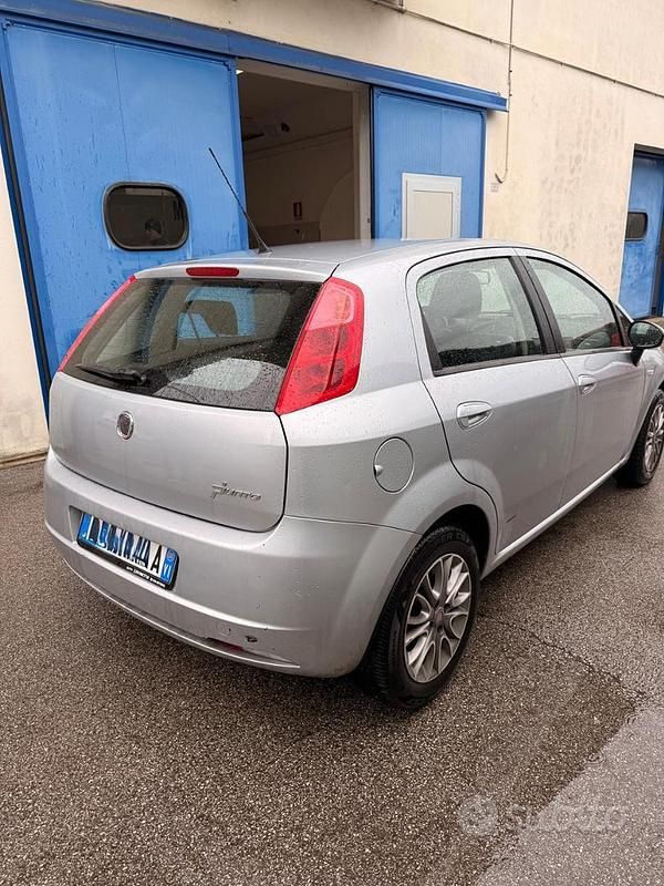 Usata Fiat Punto Active 65 CV (47 kW) 2008 Grigio Utilitaria
