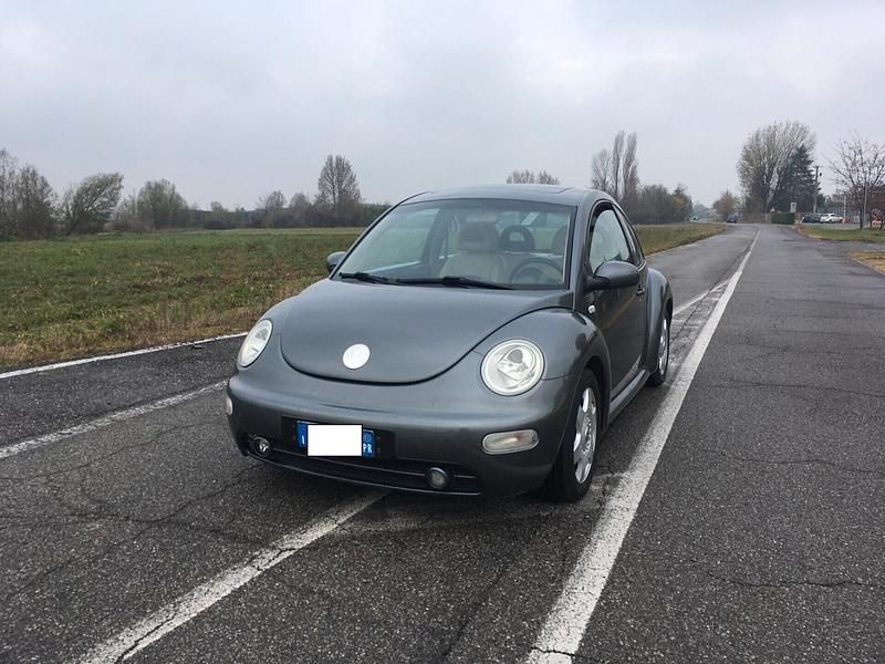 Usata VW New Beetle 101 CV (74 kW) 2002 Grigio Utilitaria