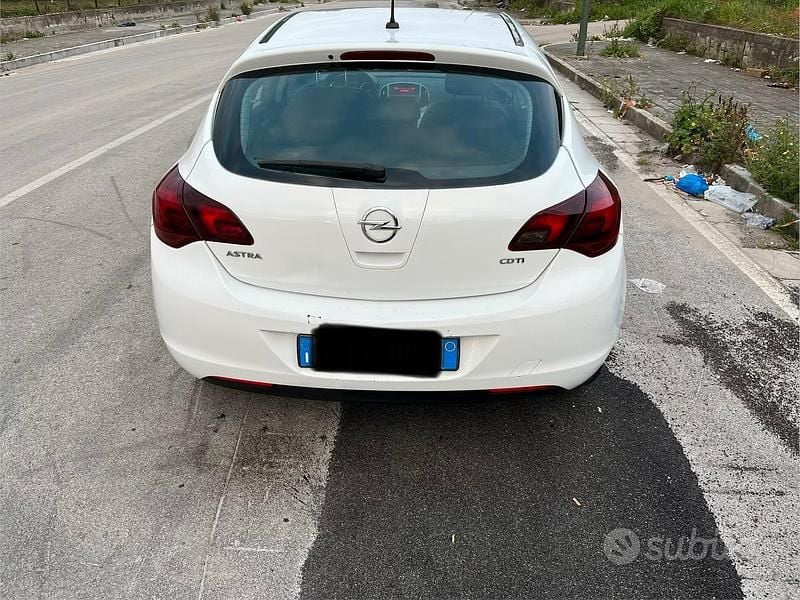 Usata Opel Astra 2010 Bianco Utilitaria