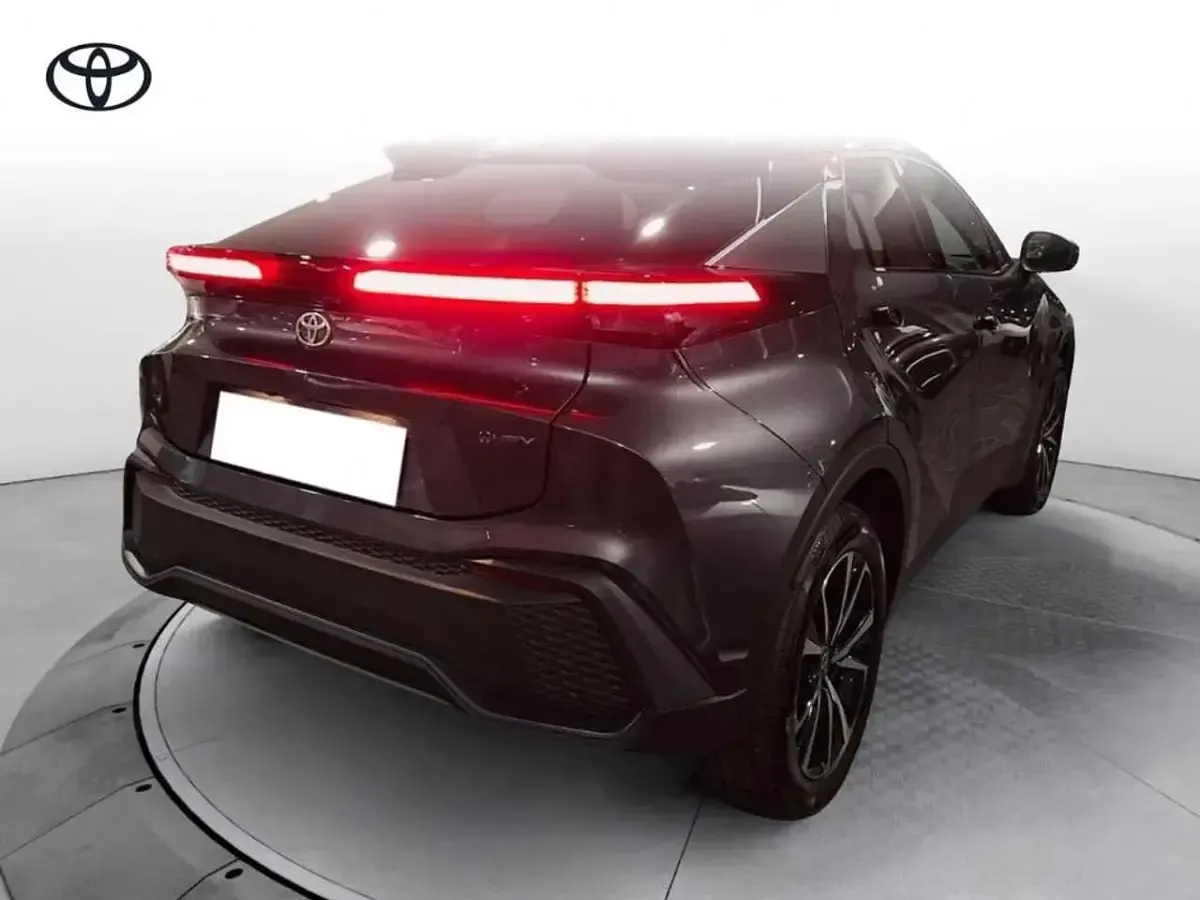 Usata Toyota C-HR Trend 140 CV (102 kW) 2024 Dark grey met SUV