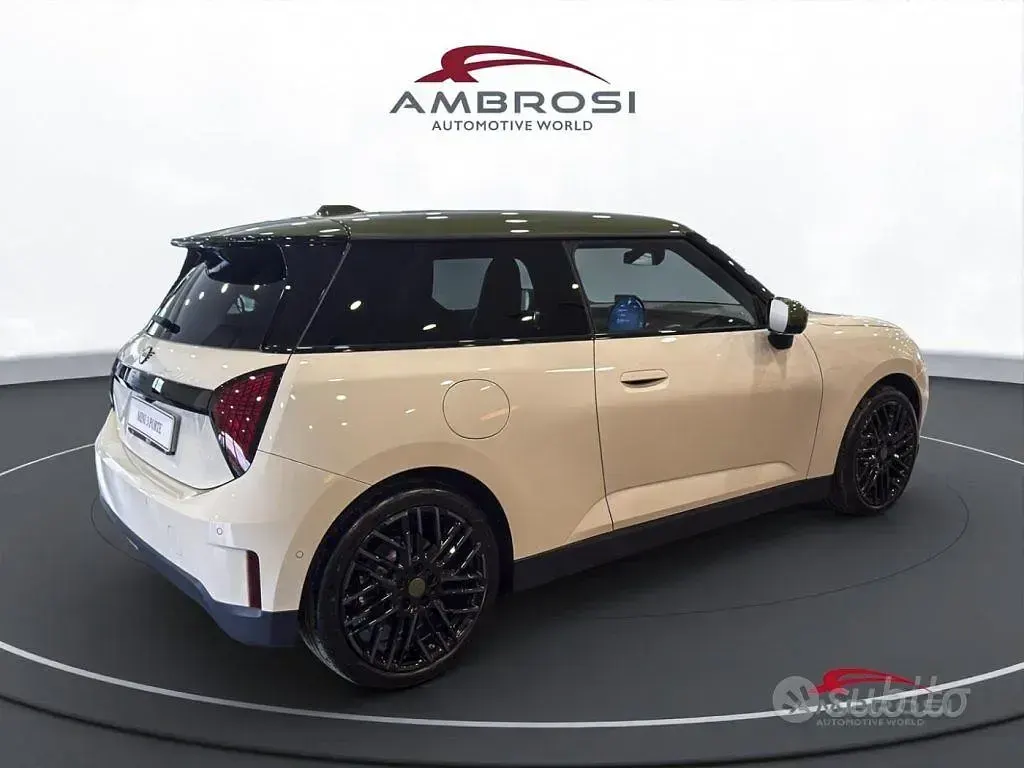 Nuova Mini Cooper 160 kW (218 CV) 2026 Bianco Utilitaria