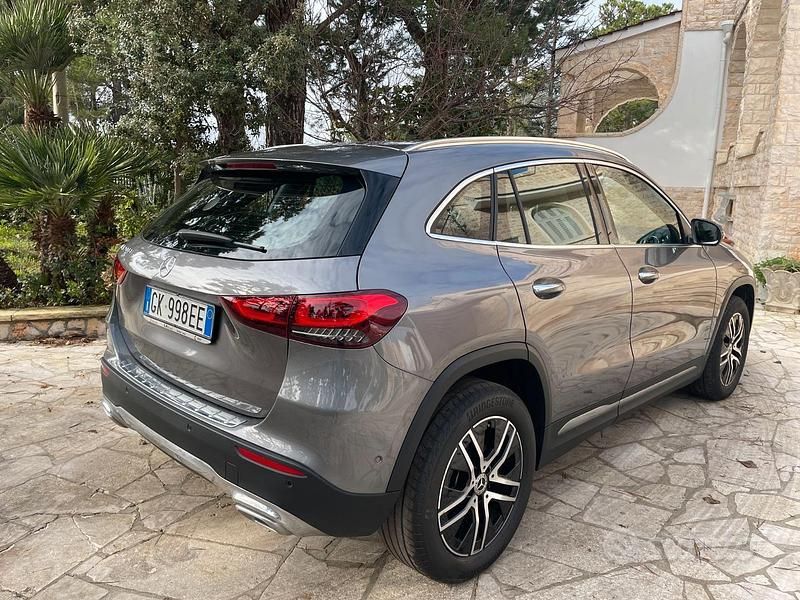 Usata Mercedes GLA200 150 CV (110 kW) 2023 Grigio SUV