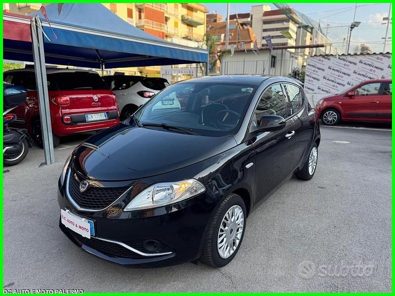 Nero Usata 2016 Lancia Ypsilon Gold Utilitaria | 7850 € (Buon prezzo) - Immagine 1/4