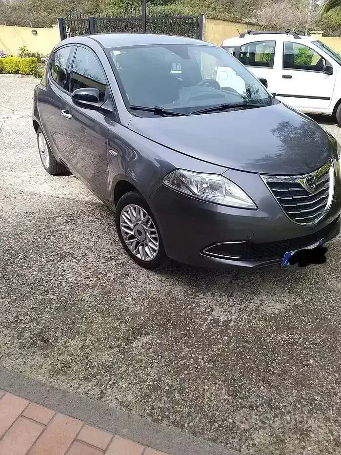 Usata Lancia Ypsilon Gold 69 CV (50 kW) 2015 Utilitaria