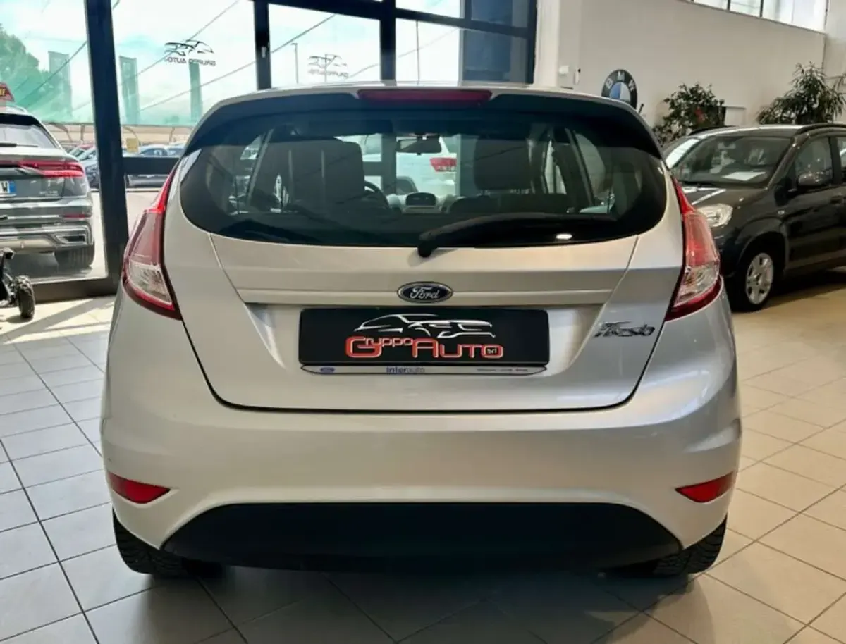 Usata Ford Fiesta Titanium 95 CV (69 kW) 2017 Argento Utilitaria