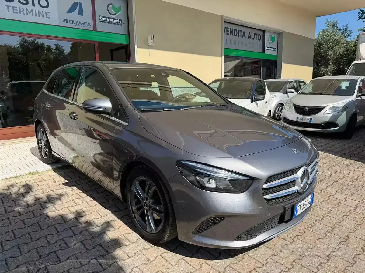 Usata Mercedes B180 Business 116 CV (85 kW) 2019 Grigio Utilitaria