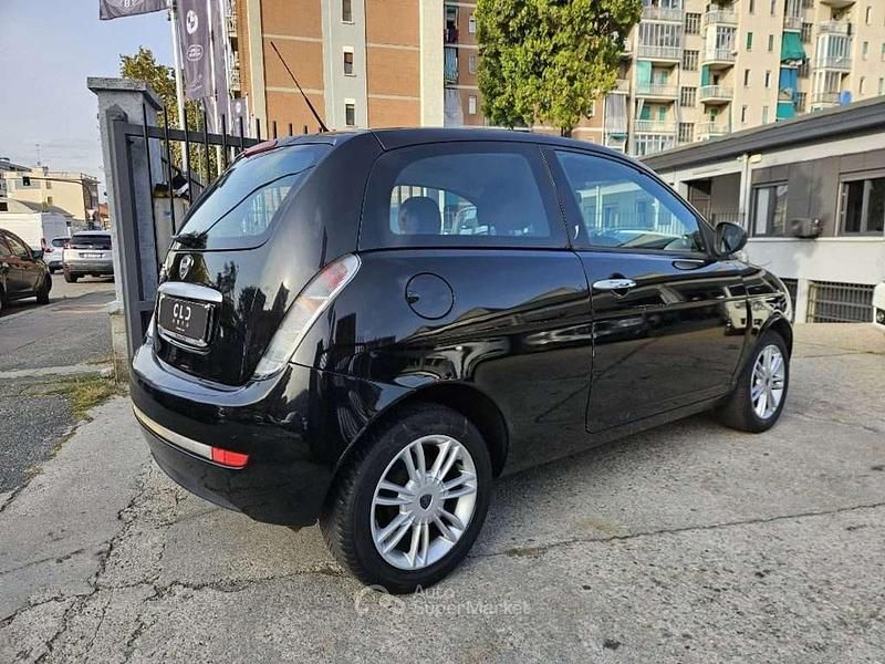 Usata Lancia Ypsilon 75 CV (55 kW) 2010 Nero Utilitaria