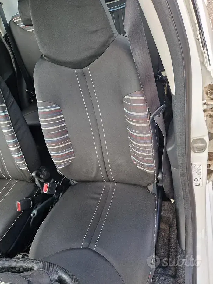 Gebraucht Citroën C1 Exclusive 68 PS (50 kW) 2013 Weiß Kleinwagen