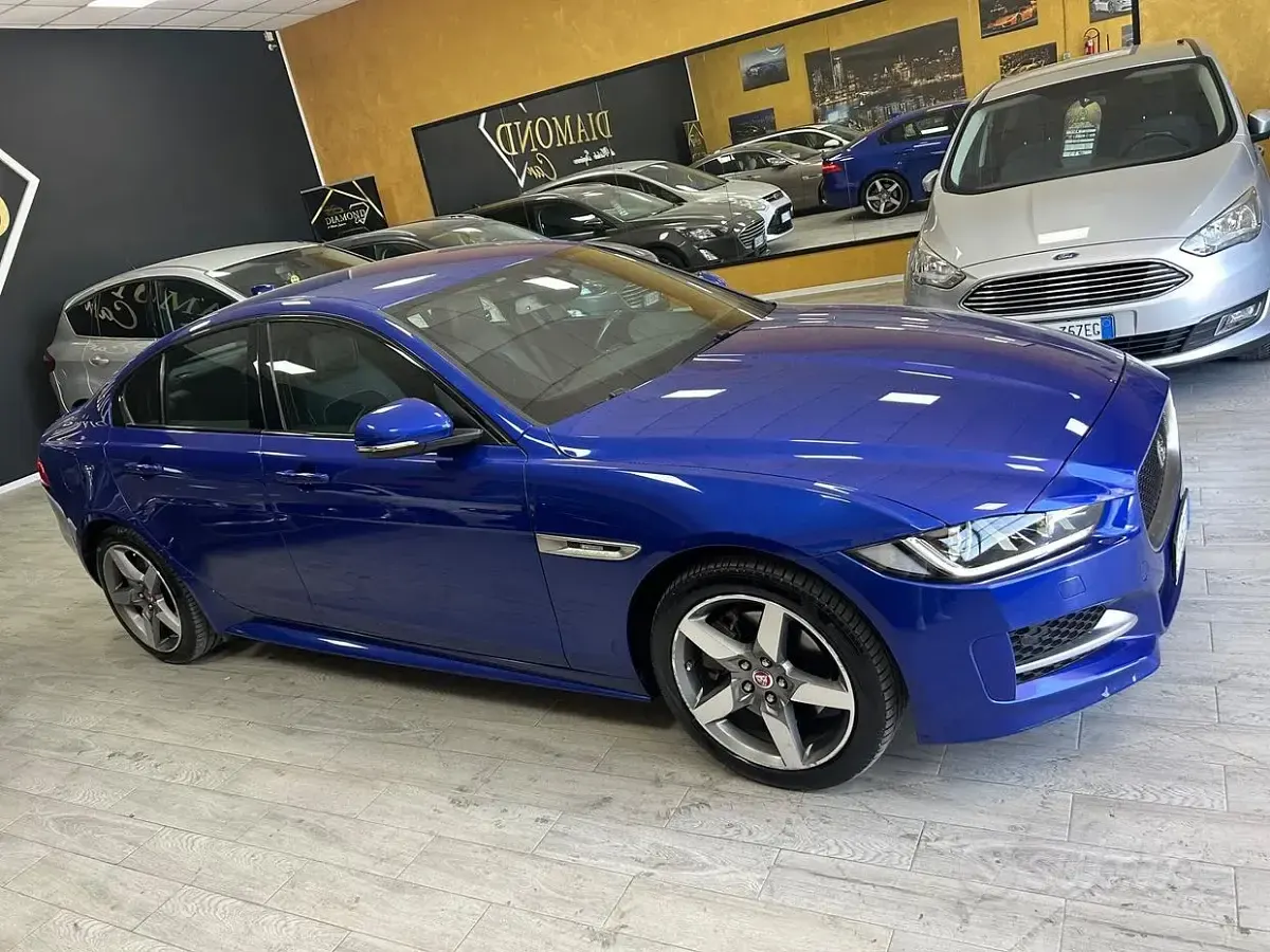 Usata Jaguar XE R-Sport 241 CV (177 kW) 2017 Blu Berlina