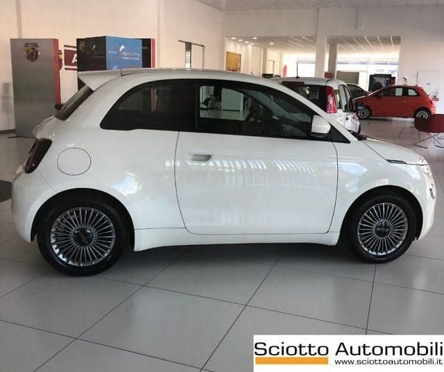 Usata Fiat 500e 86 kW (118 CV) 2023 Bianco pastello Berlina
