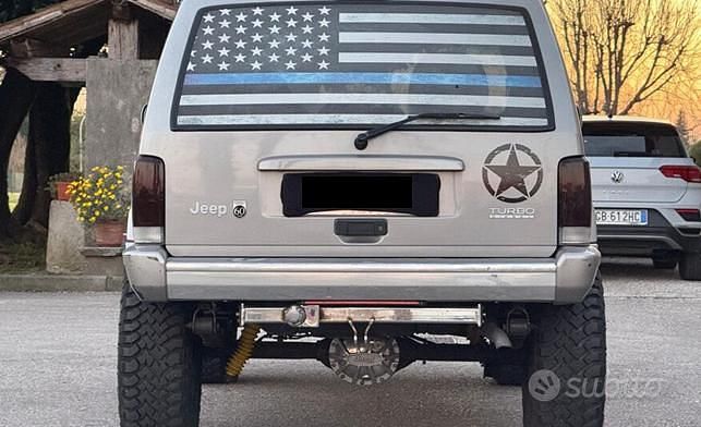 Usata Jeep Cherokee 116 CV (85 kW) 2001 Grigio SUV