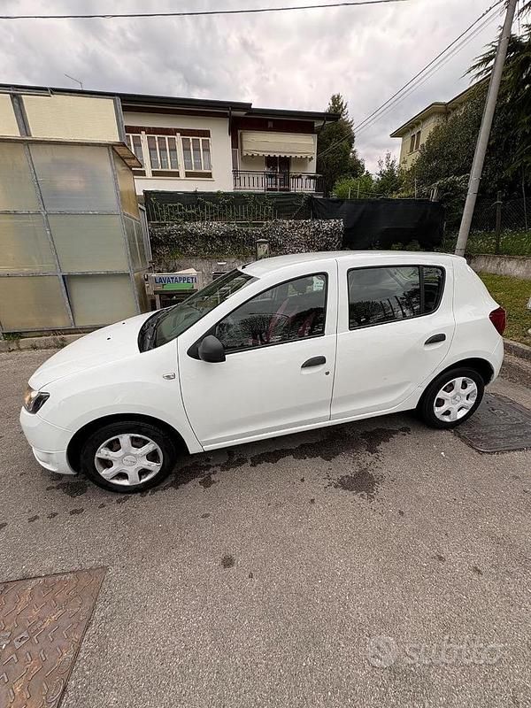 Usata Dacia Sandero 75 CV (55 kW) 2014 Bianco Utilitaria