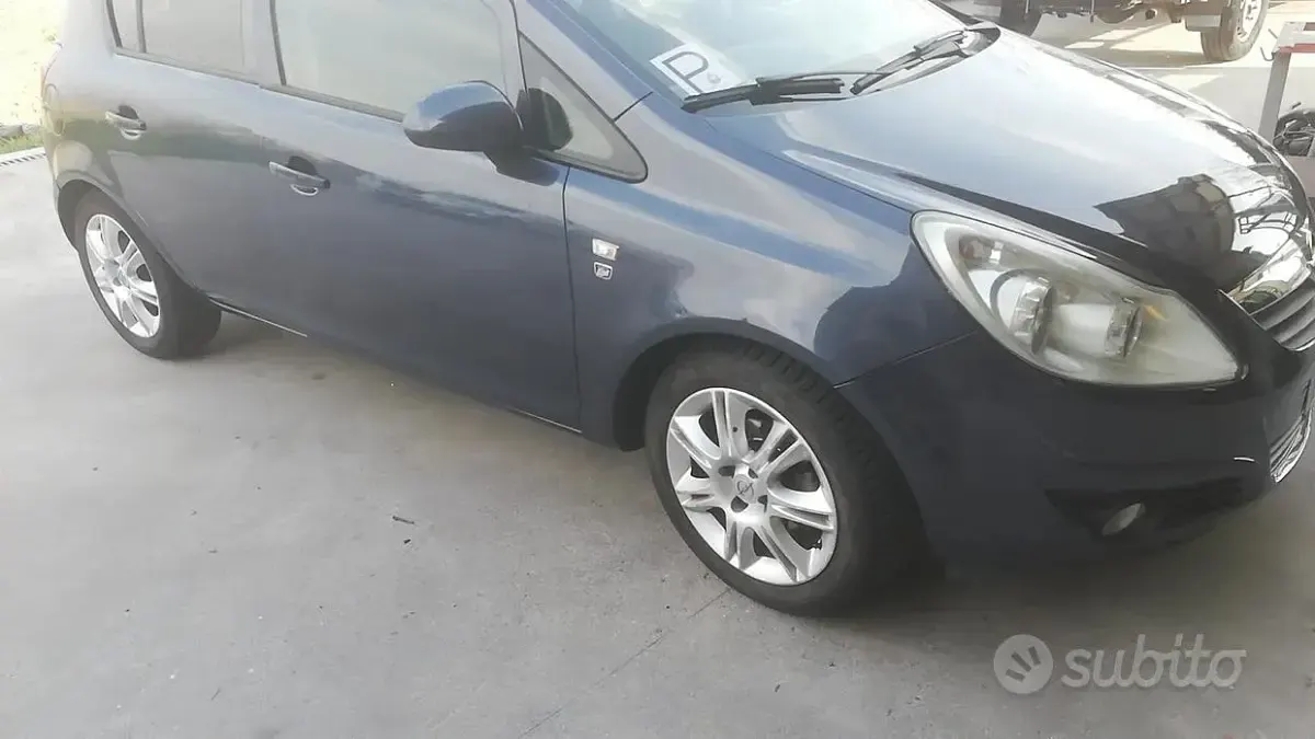 Usata Opel Corsa 85 CV (62 kW) 2010 Bluazzurro Utilitaria