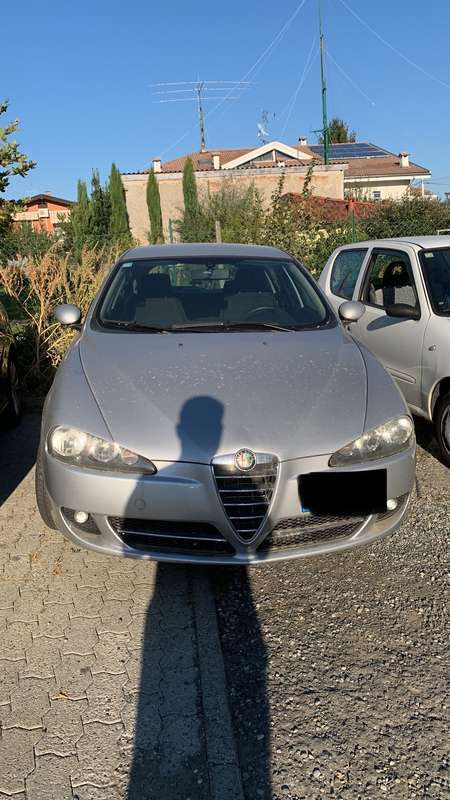 Usato 2006 Alfa Romeo 147 1.6 Benzin 105 CV (5.500 €)