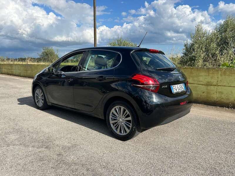 Usata Peugeot 208 Active 83 CV (61 kW) 2019 Nero Utilitaria